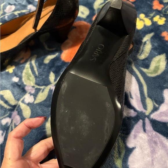 Franco Sarto Black Textured Women's Shoes - Picture 6 of 6